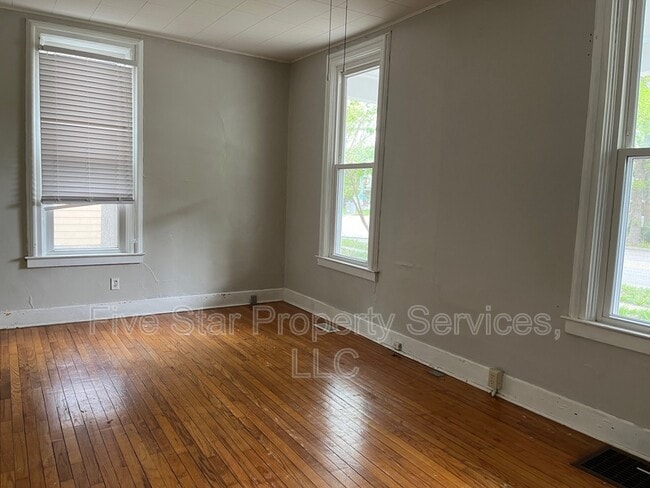 Building Photo - 109 S Walnut St