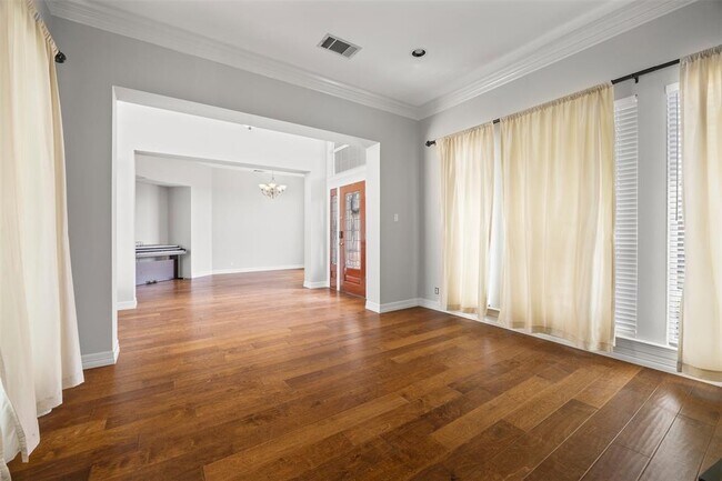 Foto del edificio - 9300 Simmons Rd