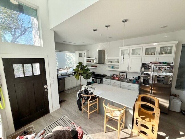 Building Photo - Modern, Gated Single Family House in Tobin...