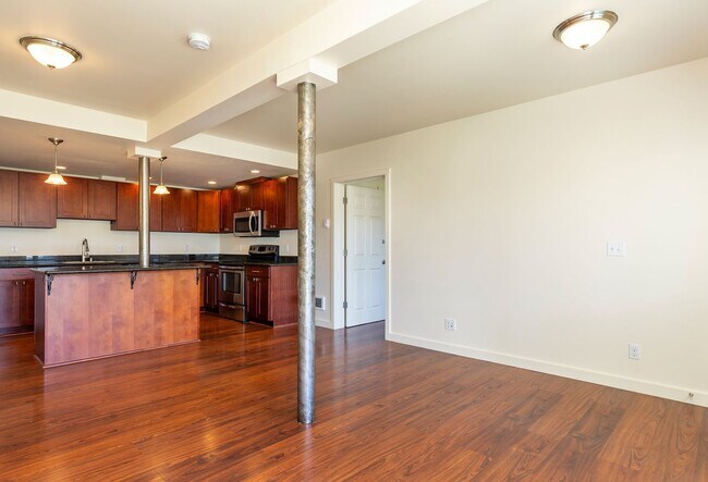Foto del edificio - Large 2 Bedroom, 2 Bathroom with GREAT Layout! Walk in Closet and In-Unit Laundry!