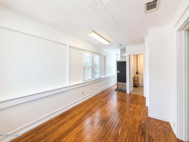 Building Photo - 431 N Grandview Ave