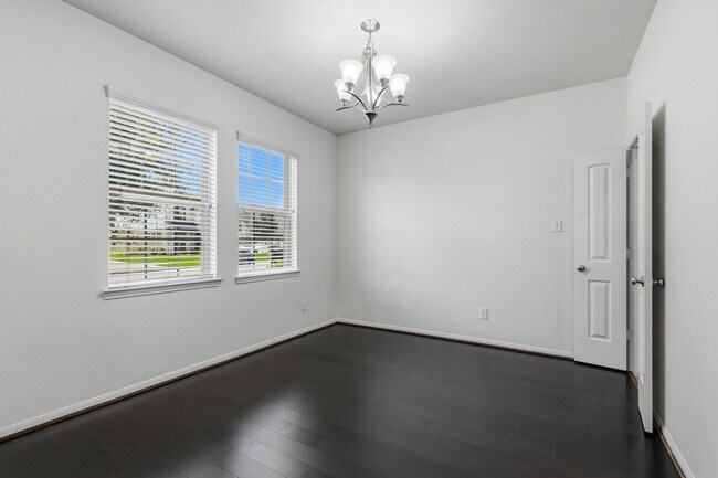 Foto del edificio - 271 Westwood Dr