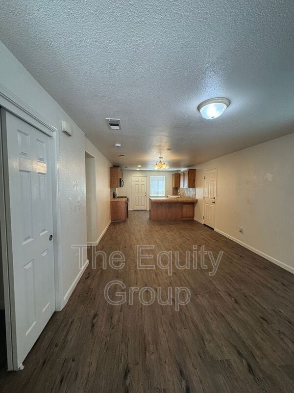 Building Photo - 2116 W Lark Ave