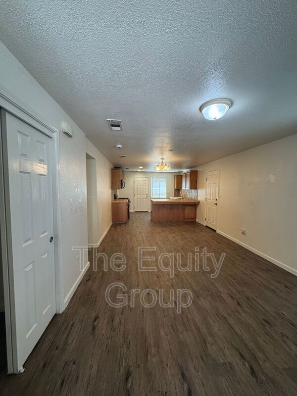 Foto del edificio - 2116 W Lark Ave
