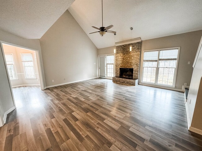 Building Photo - 3945 Windyke Dr