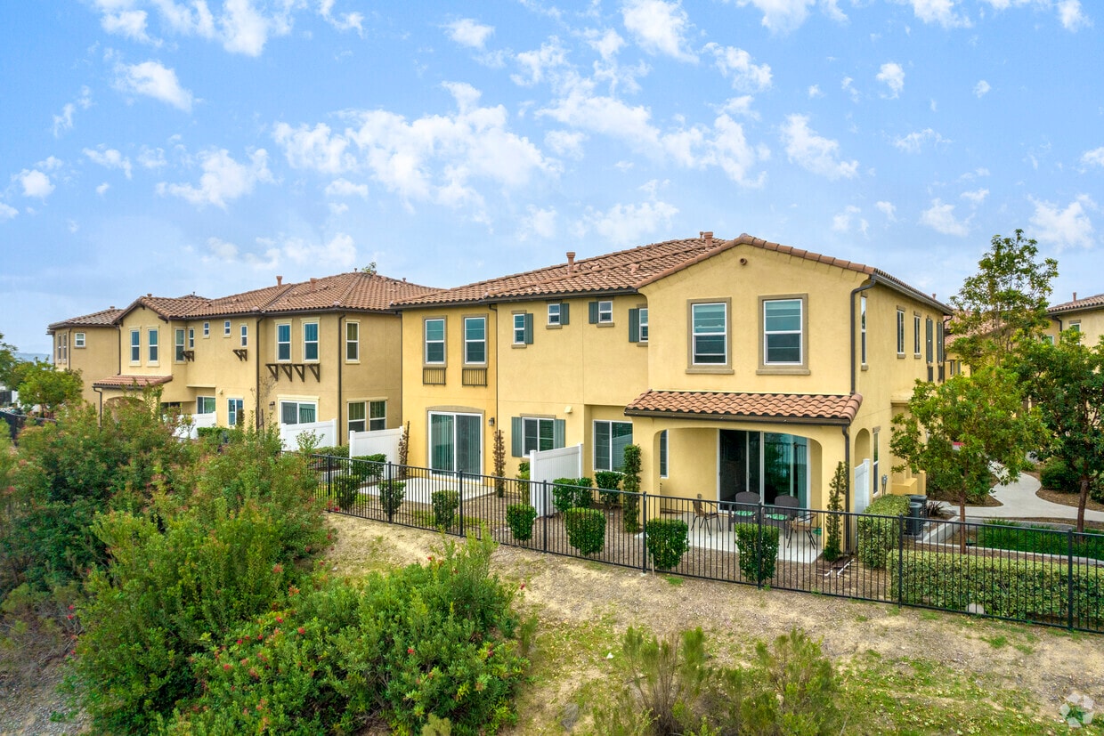 Primary Photo - Casa Lago Eastlake