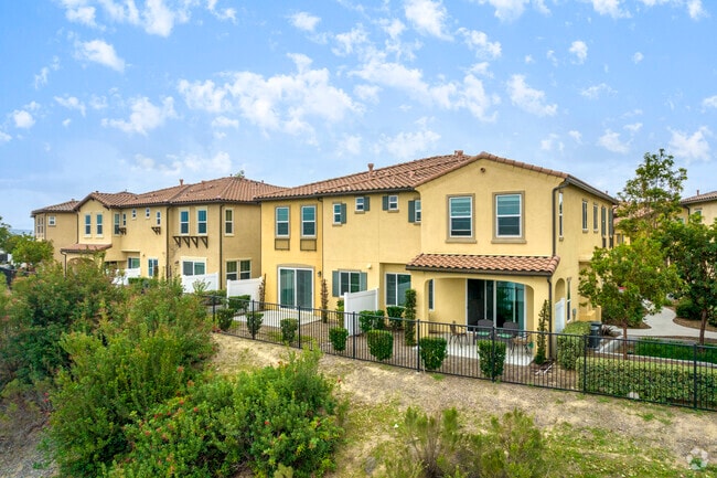 Building Photo - Casa Lago Eastlake