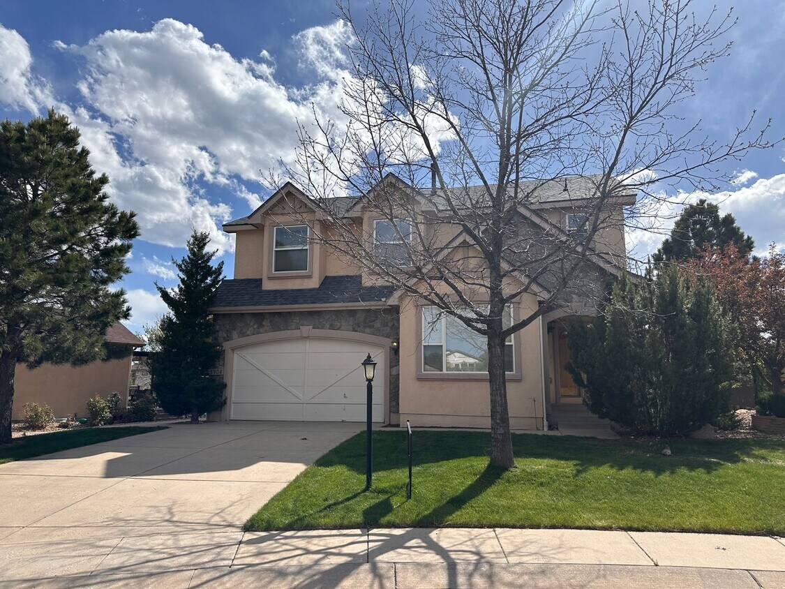 Primary Photo - 2-Story in Pinecreek
