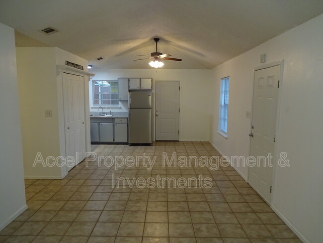 Building Photo - 416 Via Sol Dr