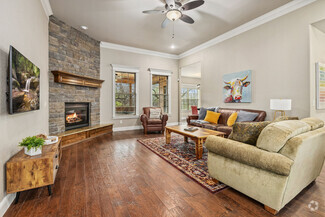 Building Photo - 305 Peach Orchard Rd