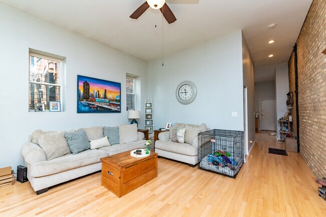 Foto del edificio - 1350 N Wolcott Ave