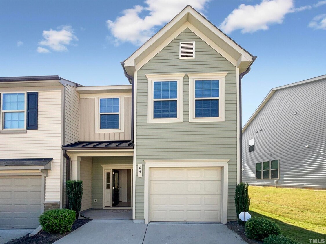 Foto principal - 3 Bedroom 2.5 Bathroom End Unit Townhome w...