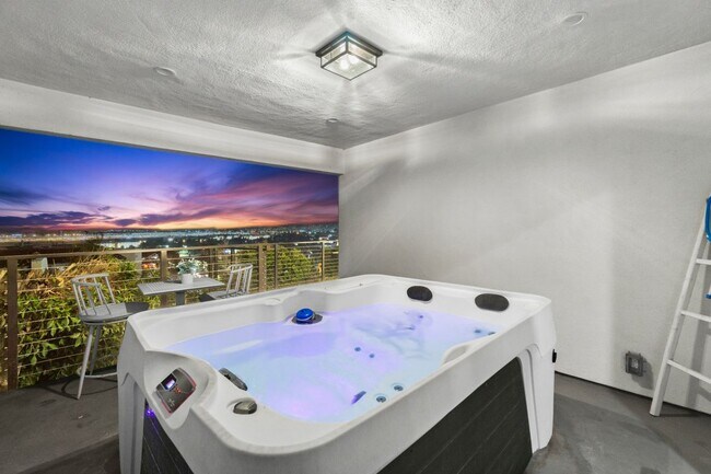 Foto del edificio - 2125 W California St