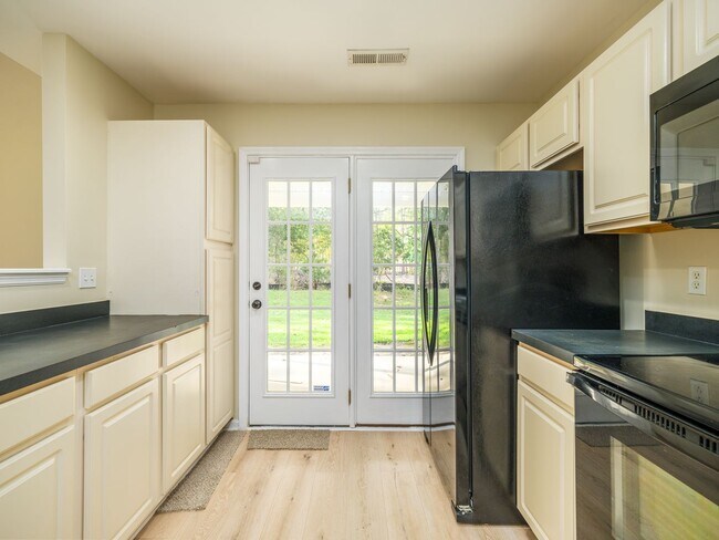 Foto del edificio - Comfort, Convenience, and Community Living...