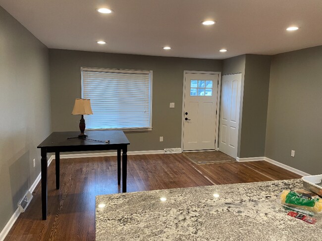 Foto del edificio - 9914 England Dr