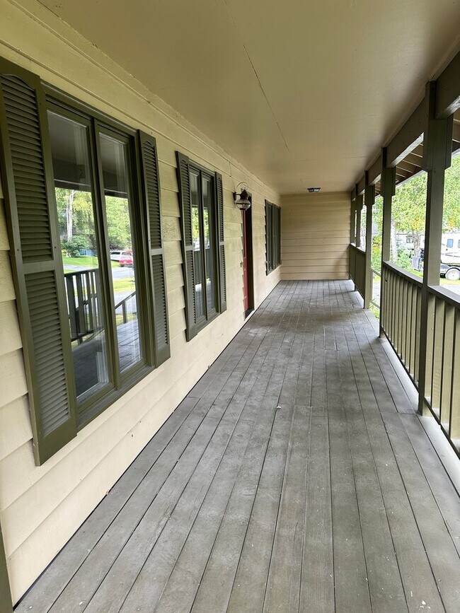 Foto del edificio - Kempton Hills 3 Bedroom/2.75 Bath Home with Sauna!