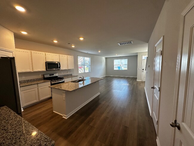 Foto del edificio - 1525 Ashgrove Pl