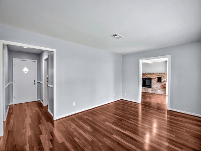 Foto del edificio - 1738 Conrad Sauer Dr