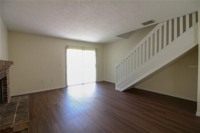 Building Photo - 1100 Lowry Ave
