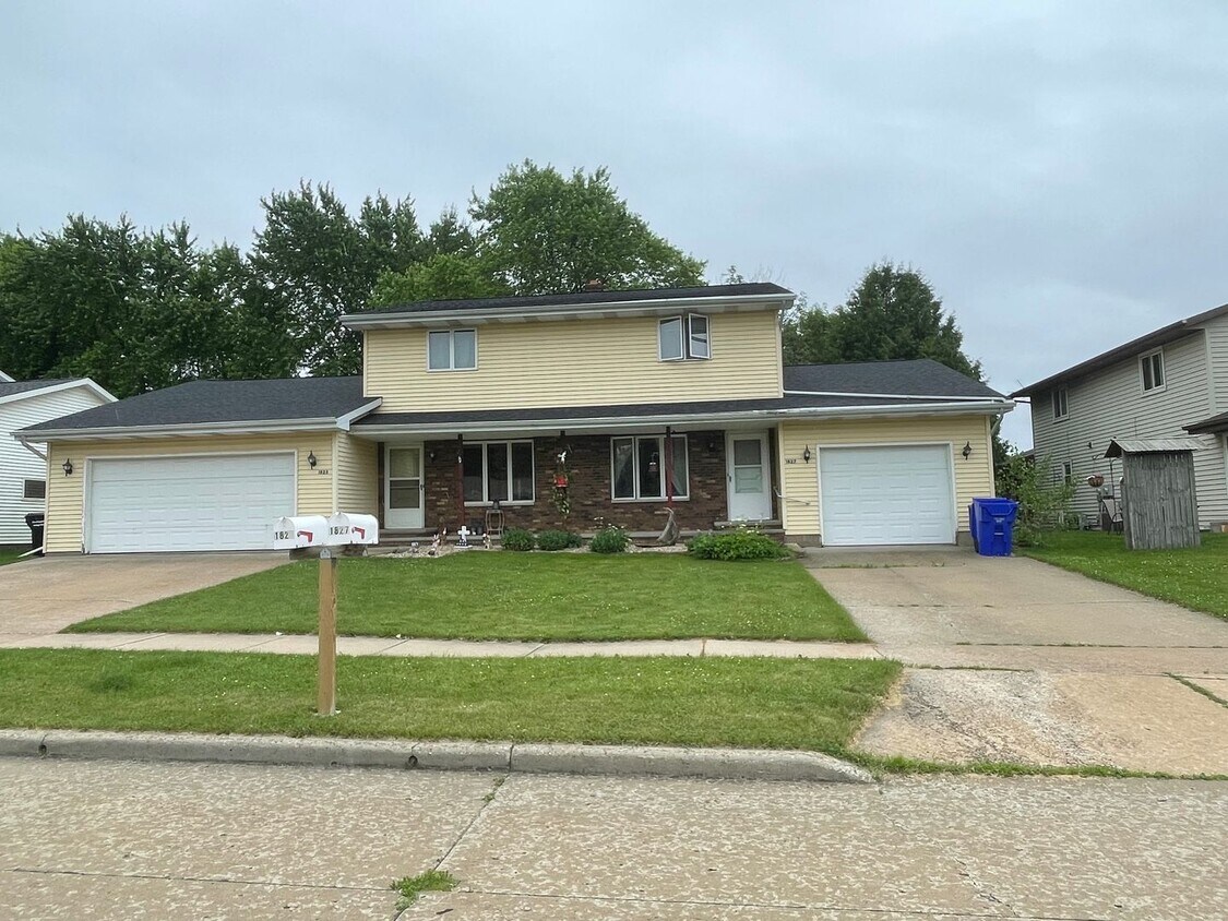 Foto principal - 1825 W Brewster St