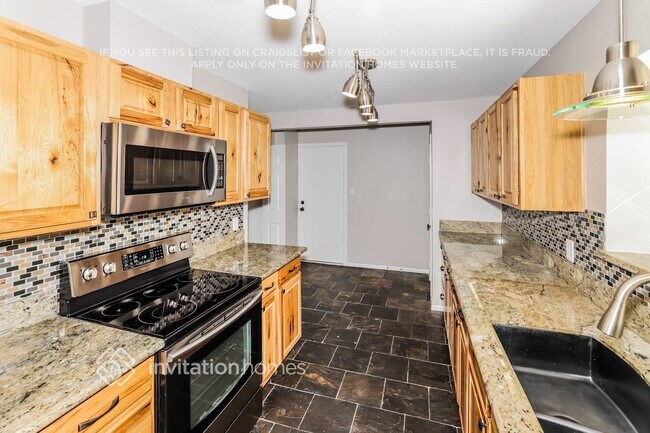 Building Photo - 7125 W Laurel Ln