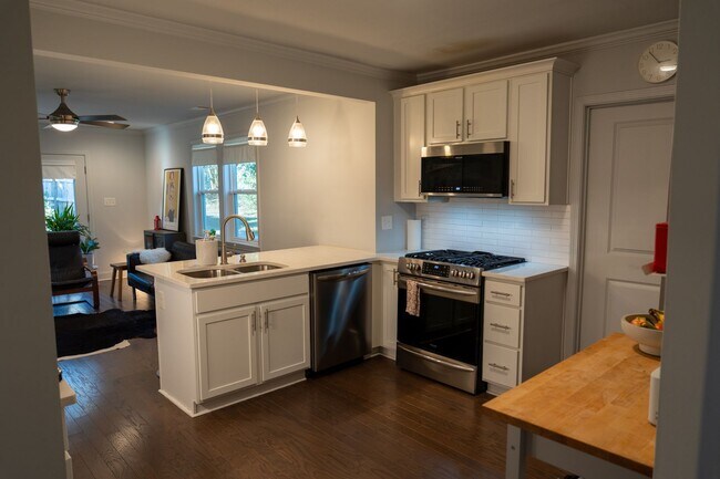 Foto del edificio - Normaltown home, a Charming 3 bedroom/ 2 bathroom Home Close to UGA and Hospitals!