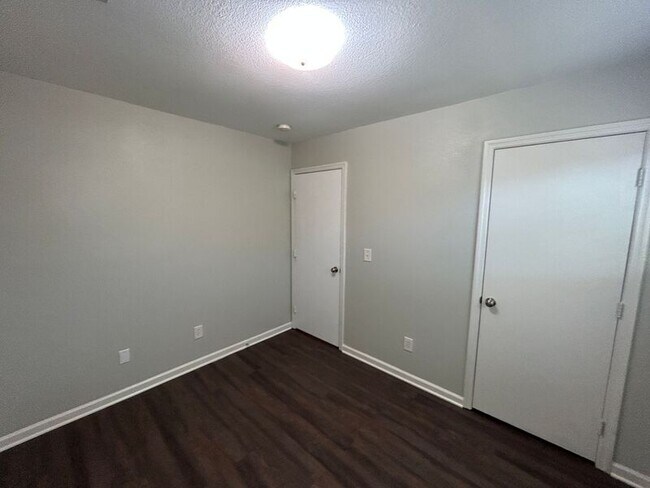 Building Photo - 183 Cloverbrook Dr