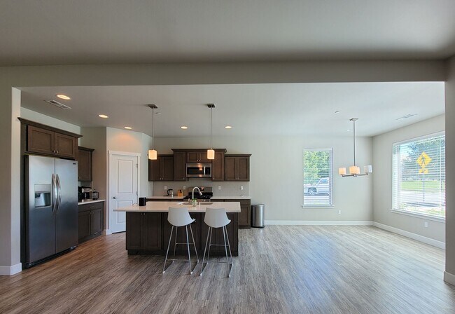 Building Photo - BEAUTIFUL SPACIOUSE HOME IN SOUTH RICHLAND