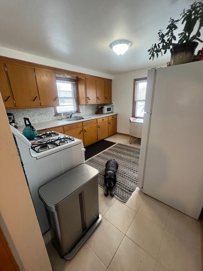 Foto del edificio - 165 N 67th St