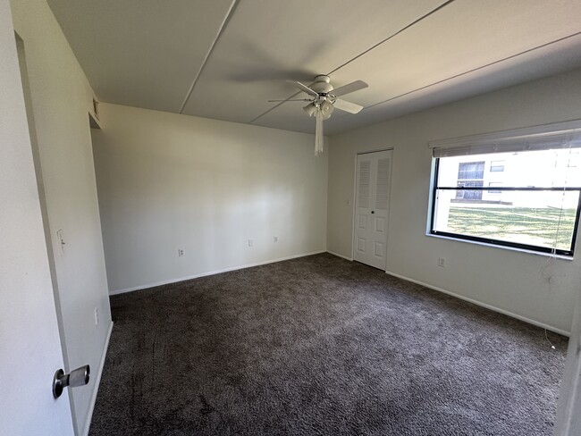 Building Photo - 409 Meadow Ln