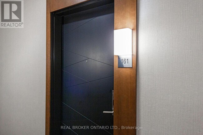 Photo du bâtiment - 1575 Lakeshore Rd W