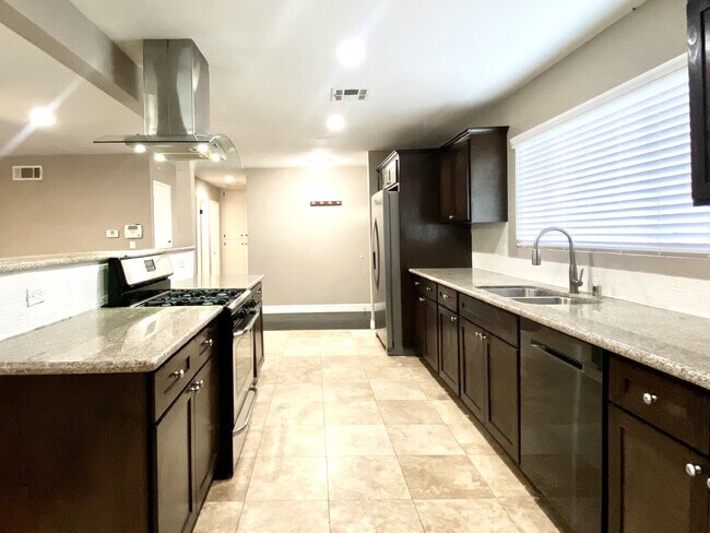 Foto del edificio - 21807 Eccles St, Canoga Park, CA 91304