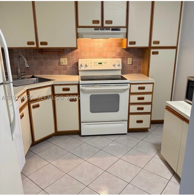 Building Photo - 1877 Carambola Cir N