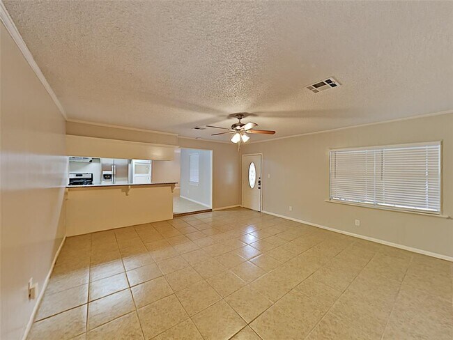 Building Photo - 411 E Carby Rd