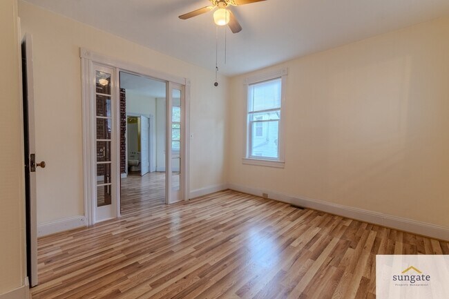 Foto del edificio - 2900 E Strathmore Ave