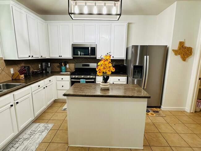 Foto del edificio - 3701 Sandy Brook Dr