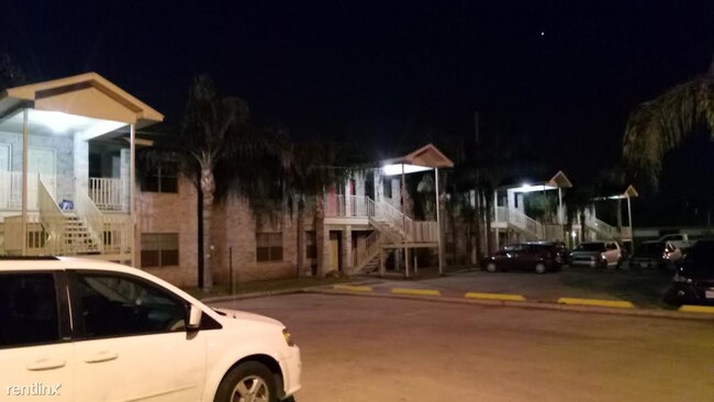 Foto del edificio - 2 br, 1 bath  - 448 Gilson Rd #2