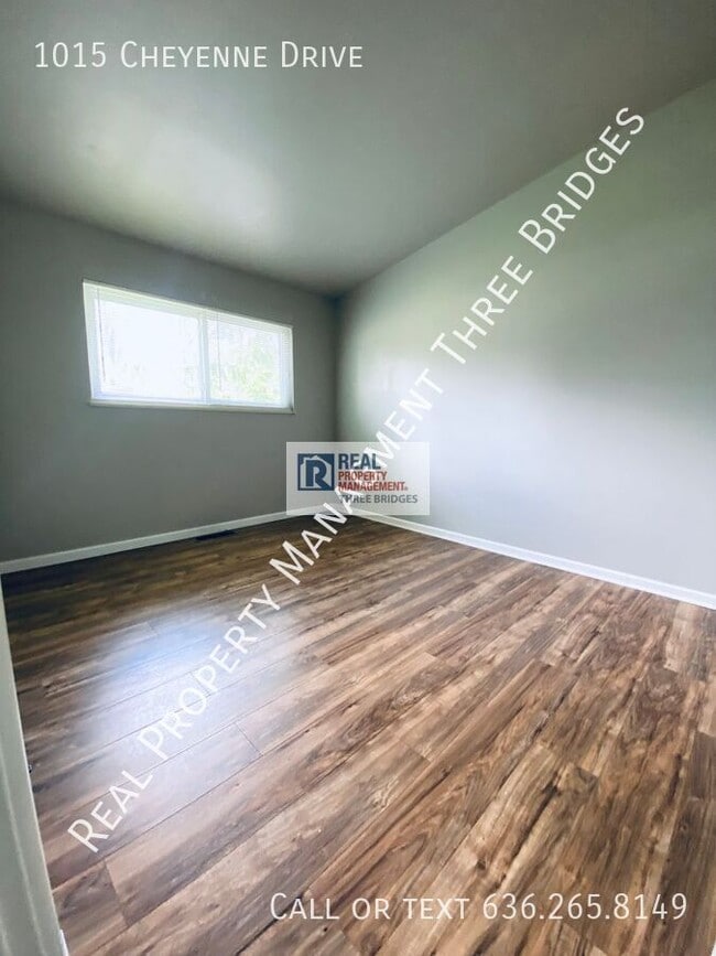 Building Photo - 1015 Cheyenne Dr