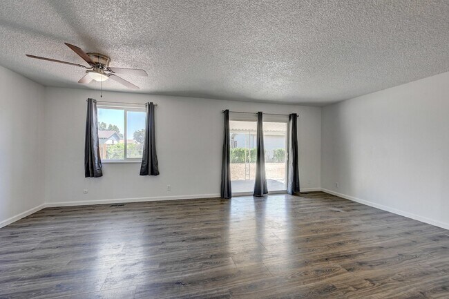 Foto del edificio - $2,900.00, 5 bed, 3 bath in Denver with Fi...