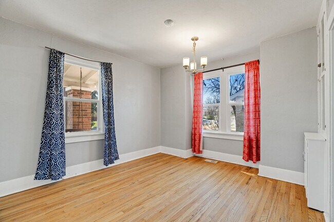 Foto del edificio - This home is a rare find!  3 bed/2 bath, l...