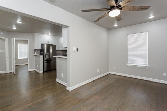 Building Photo - 211 N Milby St