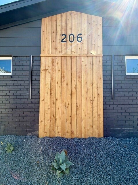 Building Photo - 206 E 33rd St