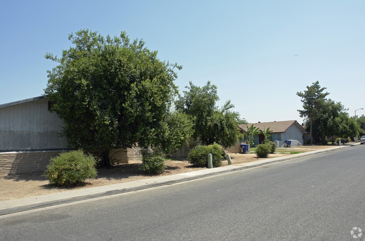 Primary Photo - 918-1088 E Ponderosa Ave