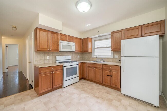 Building Photo - 97 W 48th St