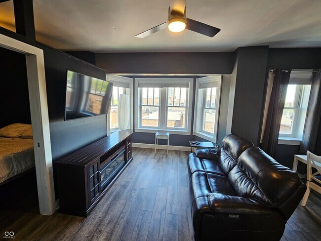 Foto del edificio - 230 E 9th St