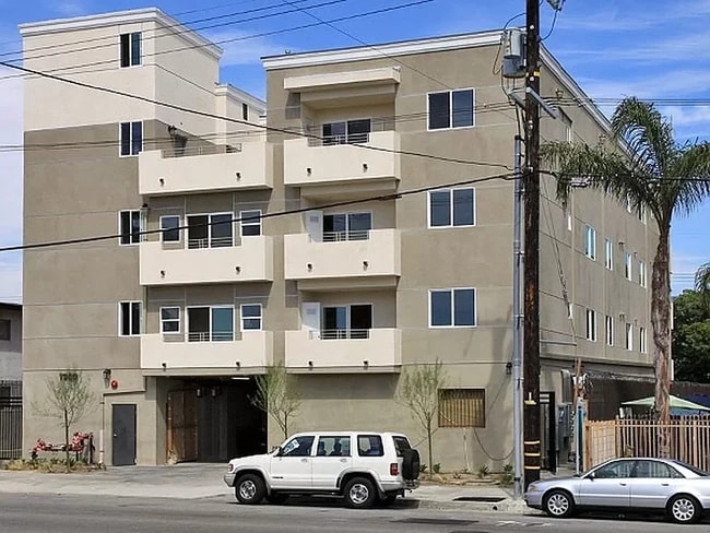Building Photo - 7500 Vineland Ave
