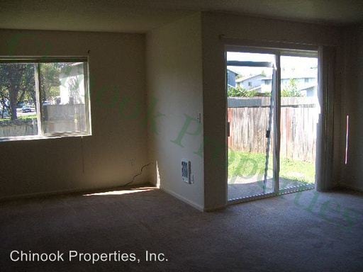 Building Photo - 725 N Cloverleaf Loop