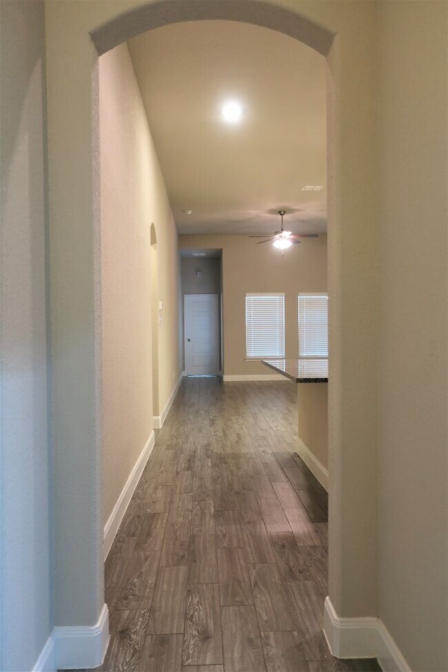 Building Photo - Less than 1 Mile to Gruene / Fridge Included/ Gas Cooking / Covered Patio / CISD