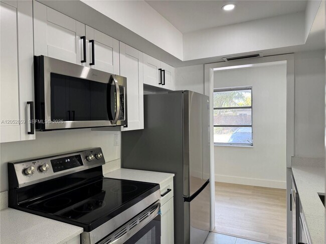 Foto del edificio - 890 SW 28th St