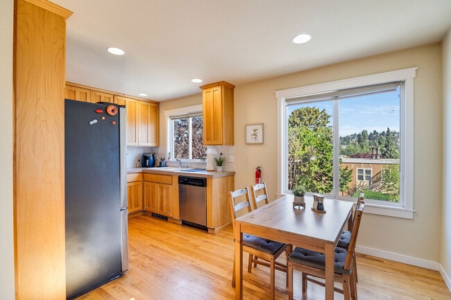 Building Photo - 219 Nickerson St